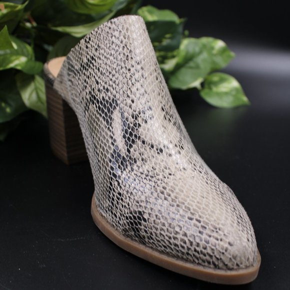LC Lauren Conrad Shoes - Women's LC Lauren Conrad *Snakeskin Slip-On Mules * Size 7.5